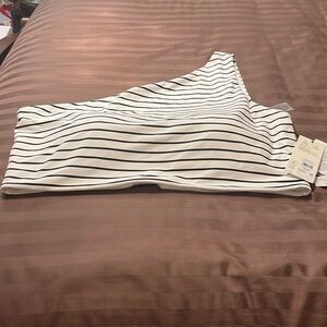 NWT CALIA Size XXL One Shoulder Swim Top lined w/Built in Cups. White/Black